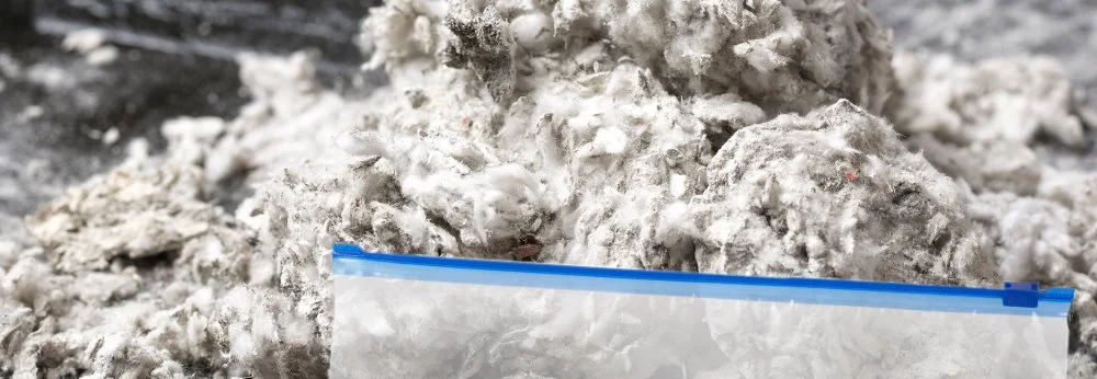 Asbest in einem Plastikbeutel
